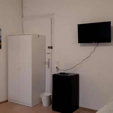Apartment Work & Stay- In
